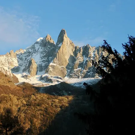 Magnificent With View On The Mont Blanc Alpesi faház *